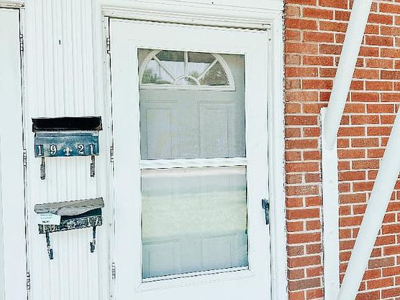 3rd image of 1917 Lancaster St