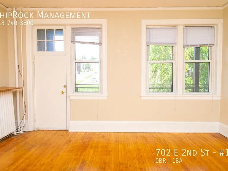 702 E 2nd St #17 — Photo 2