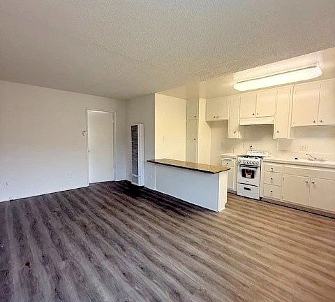 5th image of 14608 Yukon Ave APT 26