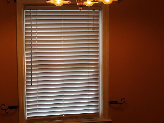 3rd image of 714 Houchin St