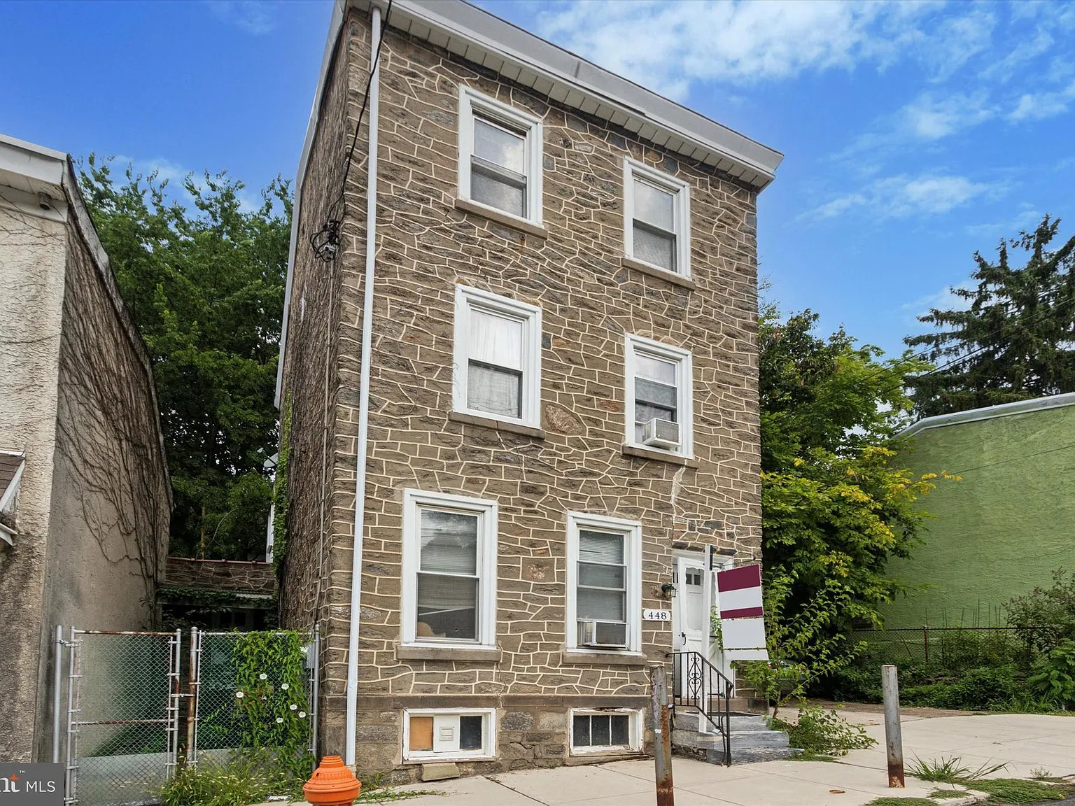 1 bed, 700 sqft, $1,200 — Photo 3