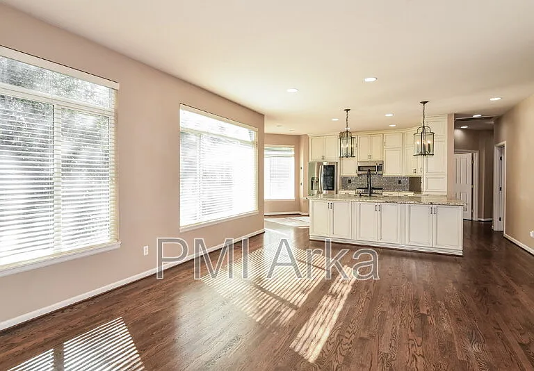 445 243rd Pl SE — Photo 4