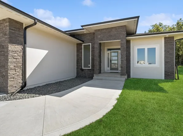 2767 NW Brookside Dr, Grimes, IA 50111