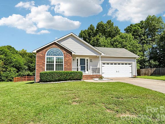 2nd image of 854 Highlander Ct