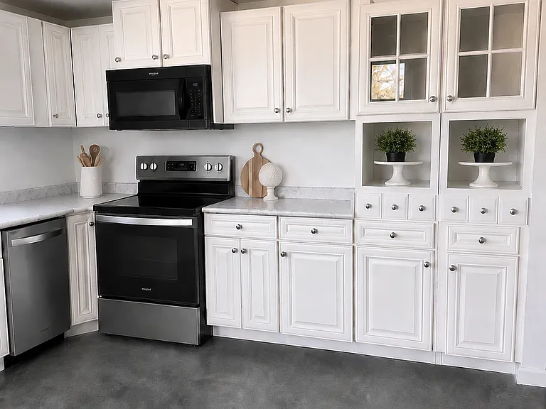 719 Hopkins St — Photo 9