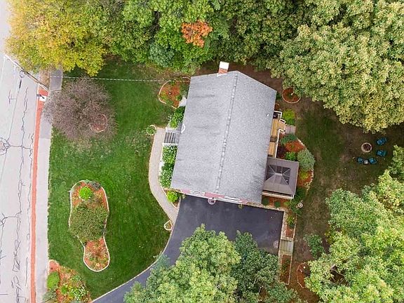 3rd image of 256 Lancaster Dr