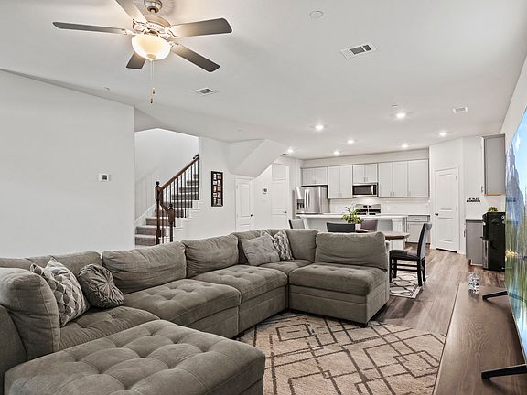 3rd image of 4014 Saddlehorn Way