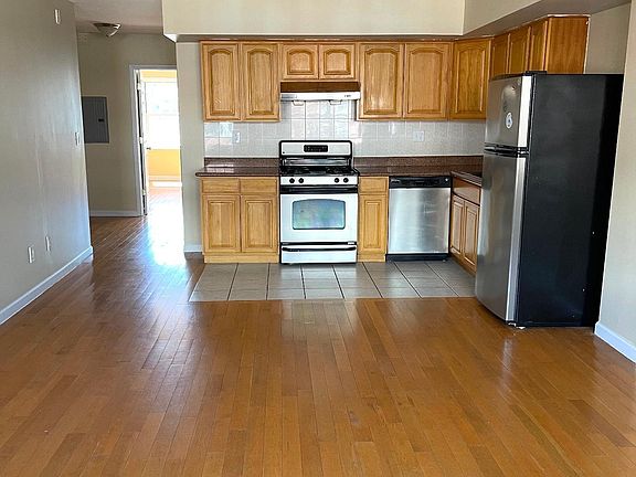 2nd image of 449 N 12th St #C