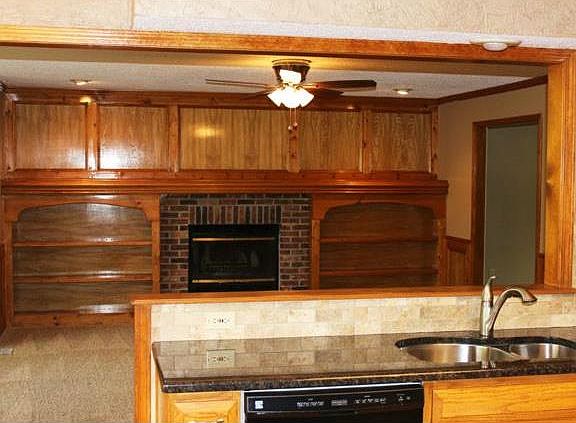 3rd image of 6040 W 158th St