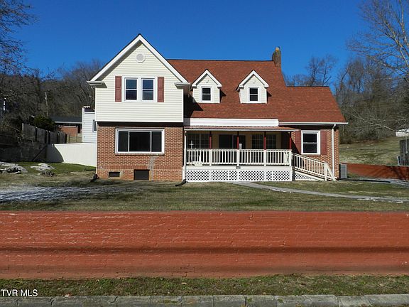 4th image of 460 Park St