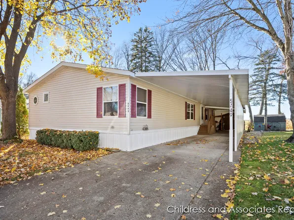 5449 Seagull Dr NE, Belmont, MI 49306