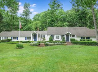 12 Trout Ponds Ct, Brookhaven, NY 11719
