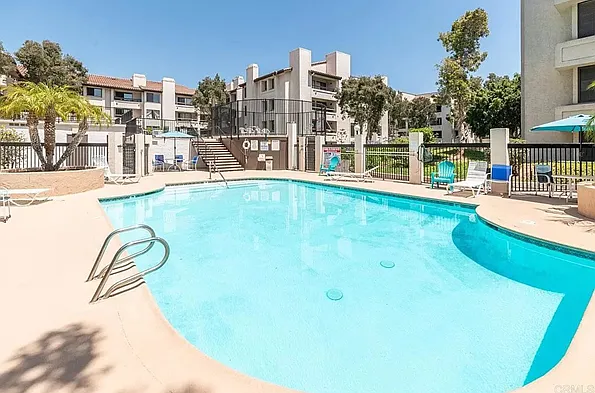 The inviting pool.