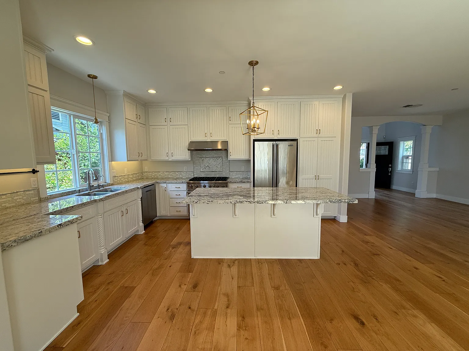 4 bed, 2.5 bath, 2240 sqft, $4,800 — Photo 4
