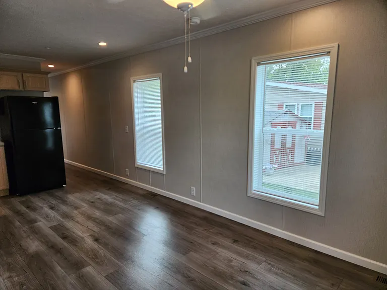 Maple Crest — Photo 3