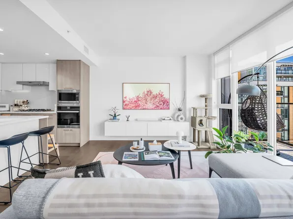 8160 McMyn Way #1301, Richmond, BC V6X 0V2