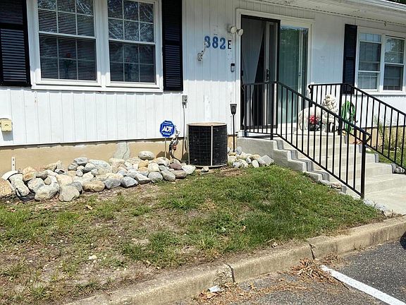 2nd image of 882 E Balmoral Ct #1005