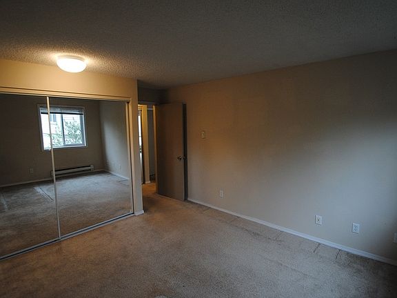 4th image of 6015 Lakeview Dr APT 1