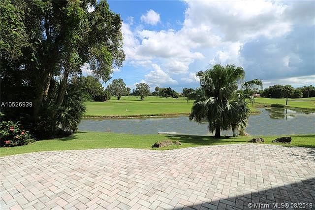 Stunning Lake and Golf Course Views