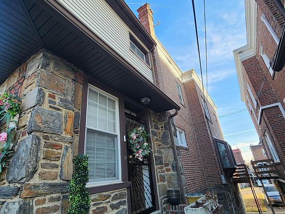 2nd image of 912 Whitby Ave