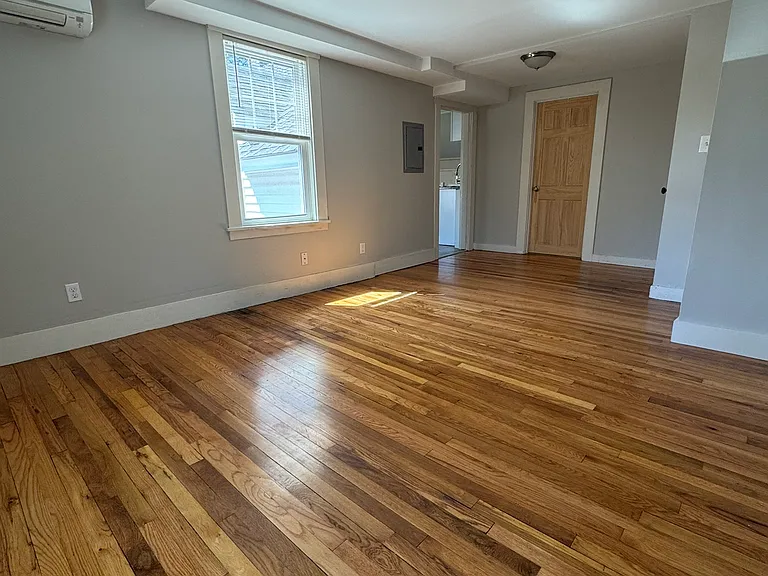 39 Middle St #2 — Photo 6