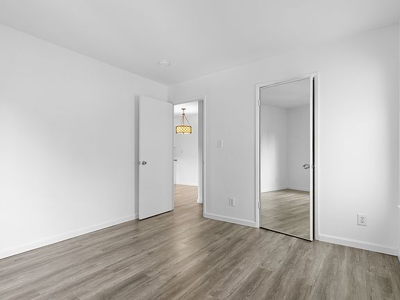 5th image of 402 Boardwalk Ave APT 13