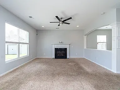 6 bed, 3064 sqft, $1,100 — Photo 3