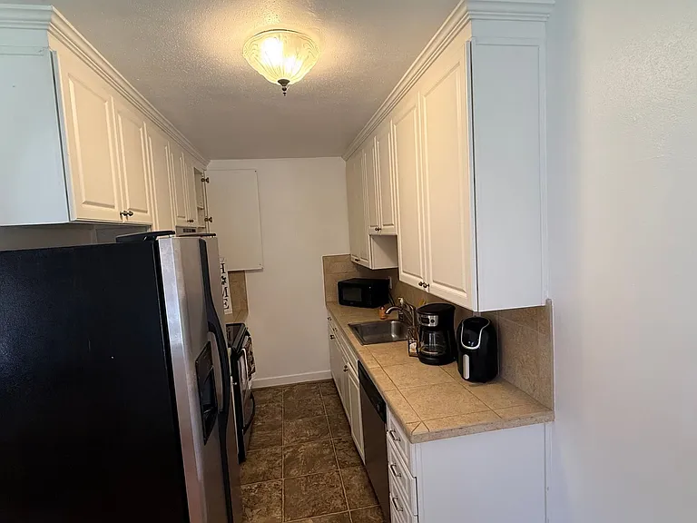 Fontana Court Apartments — Photo 31