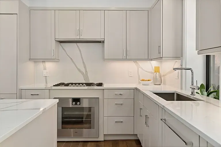2 bed, 2.5 bath, $4,000 — Photo 4