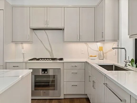 4th image of 100 Fulton St APT 3R