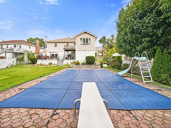 4th image of 181 Roundhill Drive