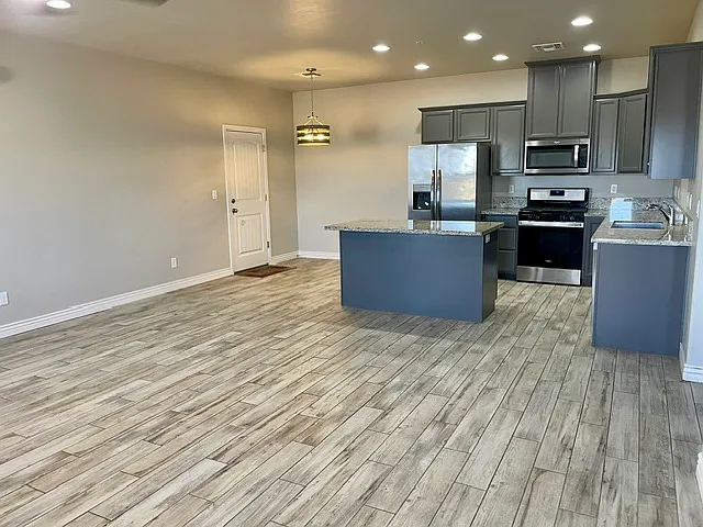 3 bed, 2.0 bath, 1397 sqft, $1,600 — Photo 3