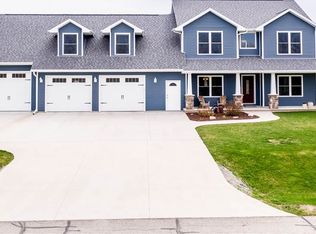 N2082 Lawler Ct, Hortonville, WI 54944