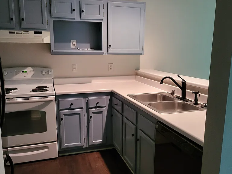 608 Squire Ln #H — Photo 2