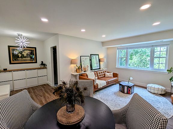 3rd image of 1320 Fort Myer Dr APT 834
