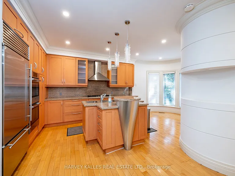 495 Deloraine Ave — Photo 12