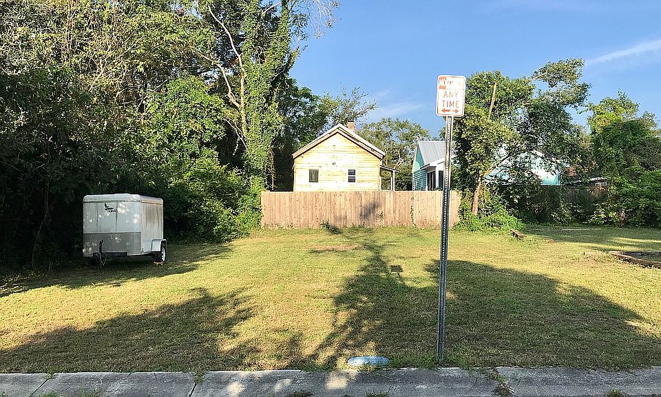 1st image of 407 Wilson St