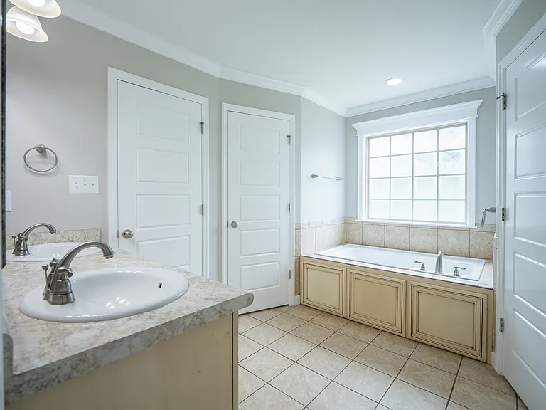4251 Shadow Garden Dr — Photo 35