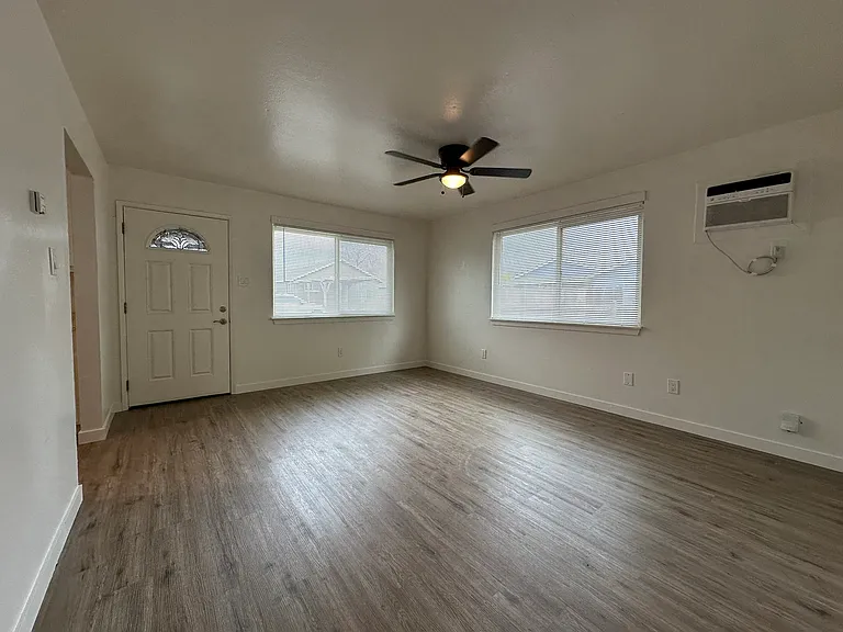 583 Johnston St — Photo 13