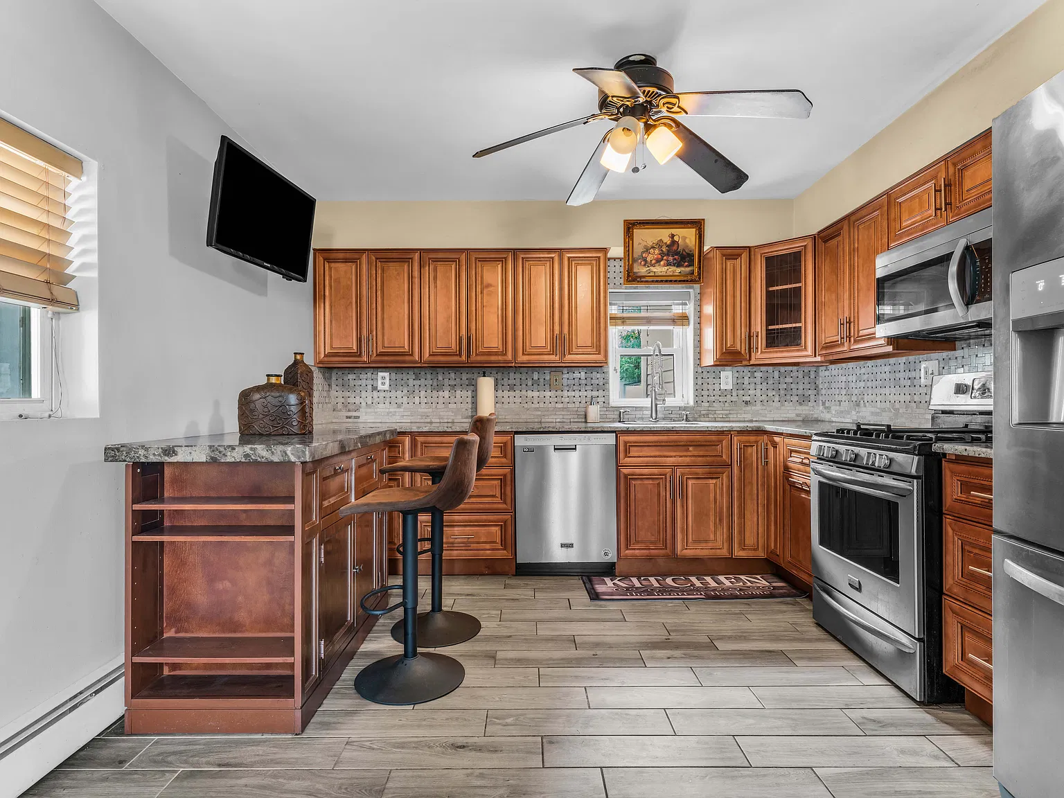 3 bed, 1600 sqft, $3,400 — Photo 1