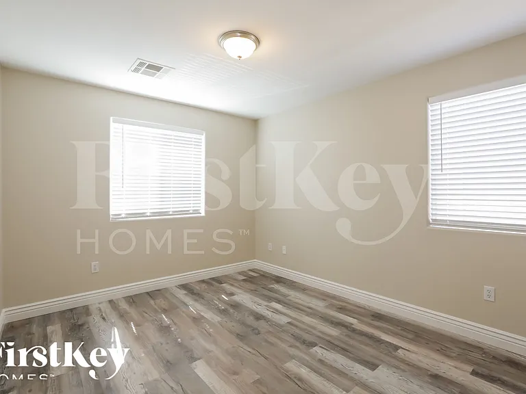 5681 Woods Crossing St — Photo 12