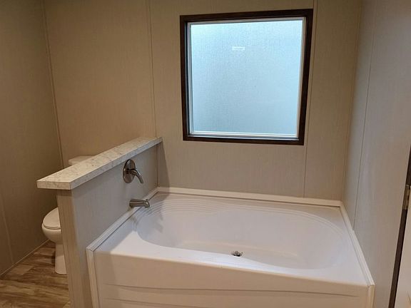 3rd image of 7400 Glen Leaf Dr #102
