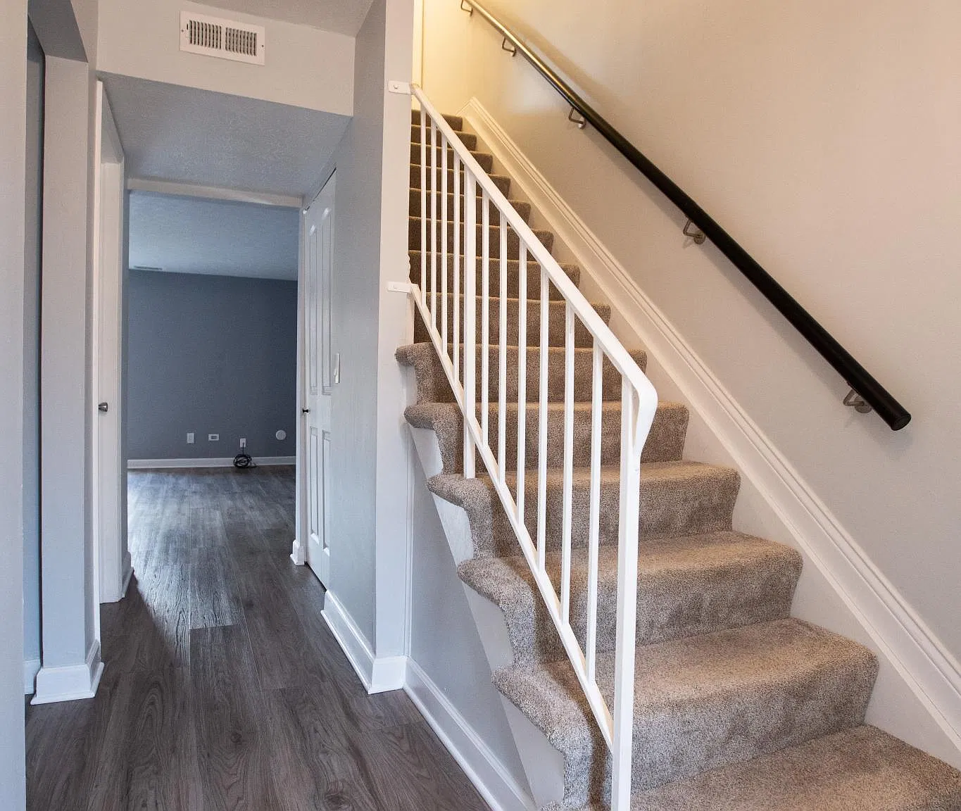 2 bed, 1054 sqft, $1,850 — Photo 4
