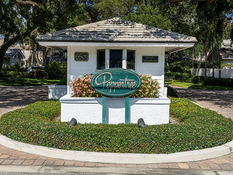 300 S Peppertree Dr — Photo 43