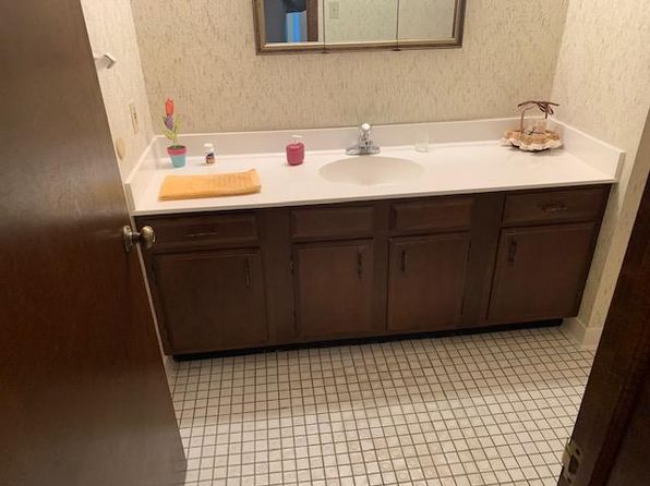 1638 Camellia Dr APT A2, Munster, IN 46321