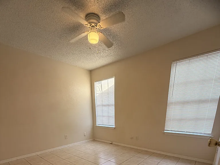 810 W Olmos Dr — Photo 18
