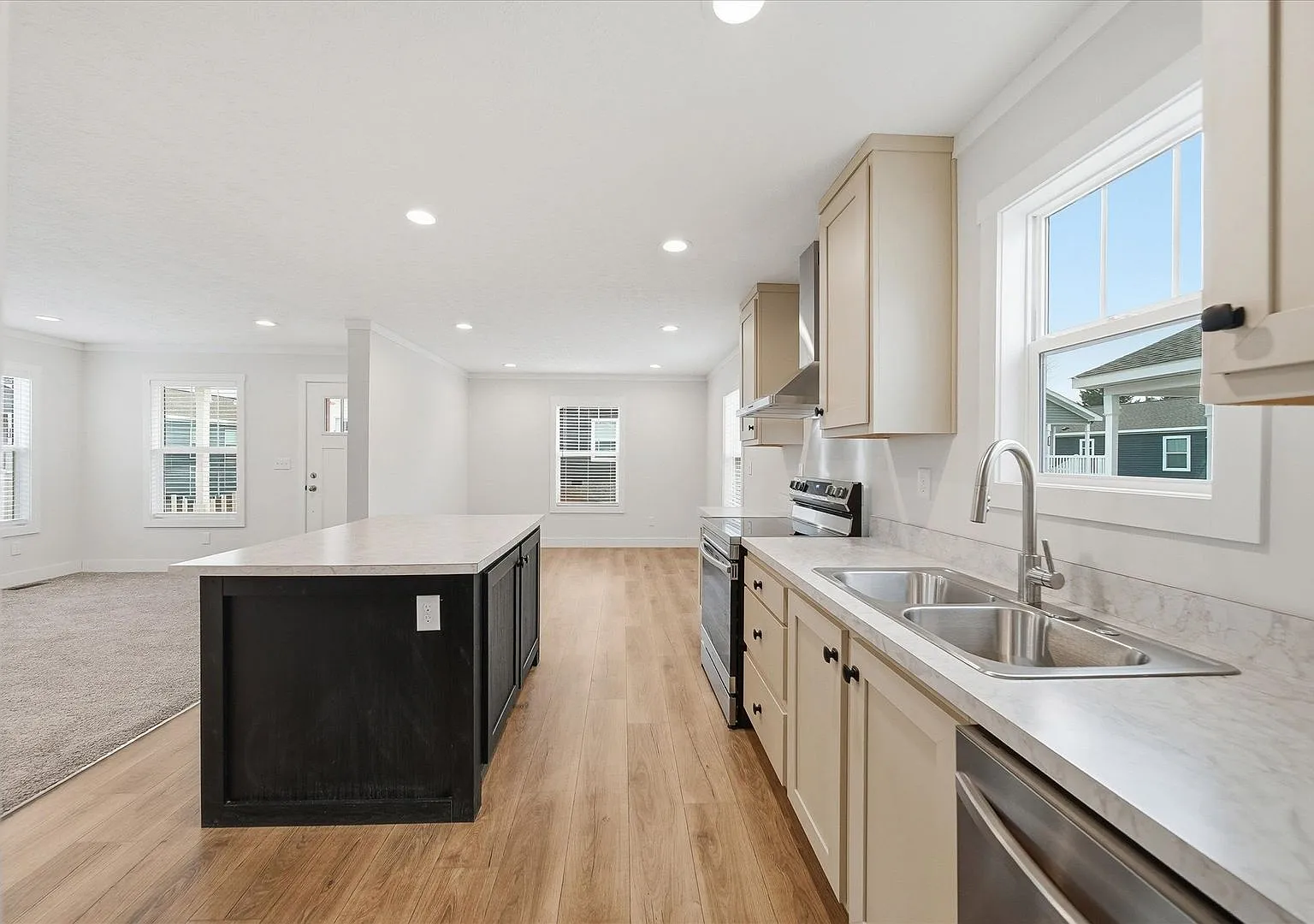 3 Bed / 2 Bath Home In Hickory For Rent Pet Friendly! Unit 2 — Photo 1