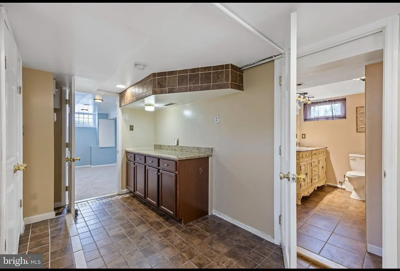 1 bed, 800 sqft, $1,300 — Photo 4