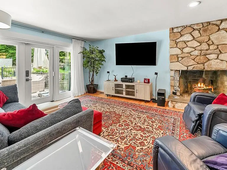 482 Gypsy Ln — Photo 14