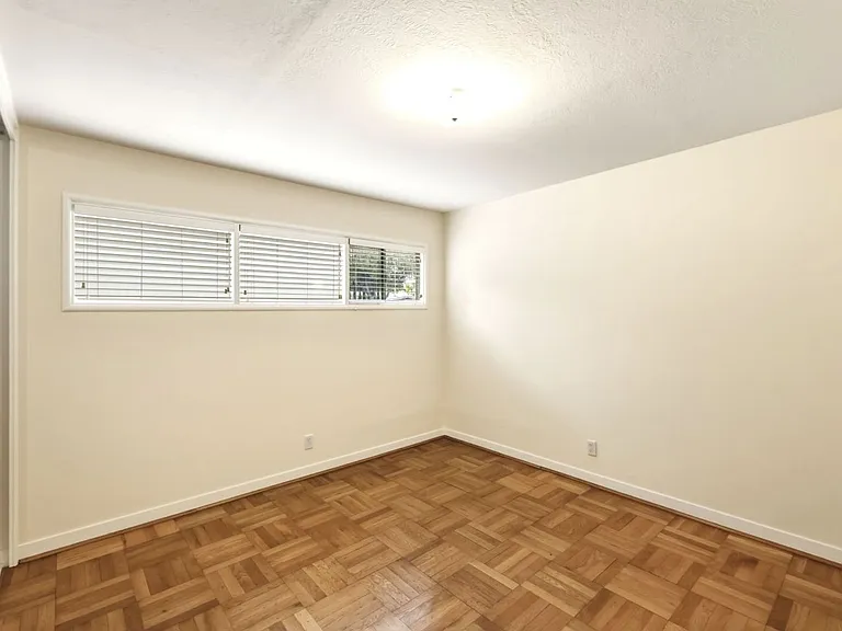 889 Embarcadero Rd — Photo 8
